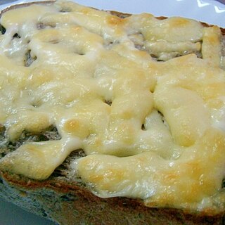 カルシウム補強♪胡麻食パンでチーズマヨトースト♡